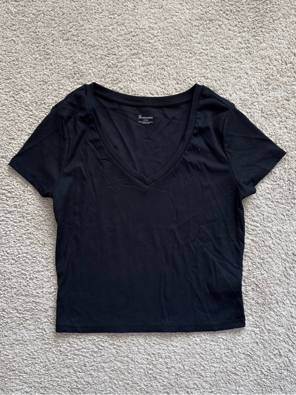 No Boundaries Black V-Neck Short Sleeve Tee